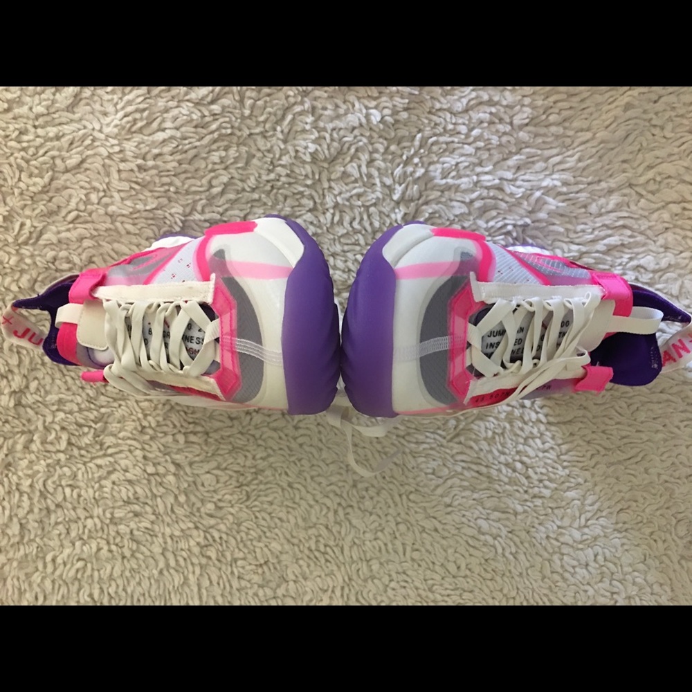 Nike - Picture 10 of 15